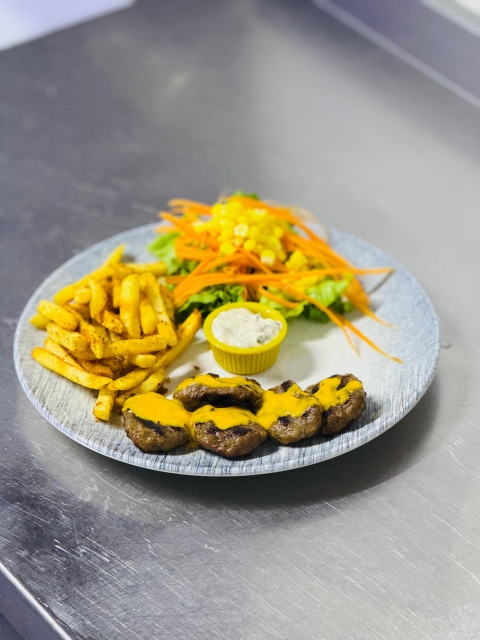 CHEDDAR SOSLU IZGARA KÖFTE