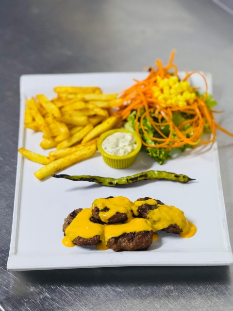 CHEDDAR SOSLU IZGARA KÖFTE