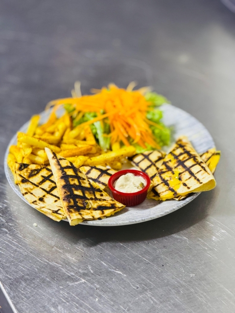 3 PEYNİRLİ QUESADİLLA 